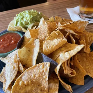 Tres Amigos