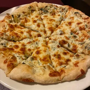 Spinach &amp; artichoke pizza