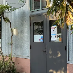 the entrance to tomate cafe