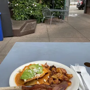 Huevos rancheros with bacon