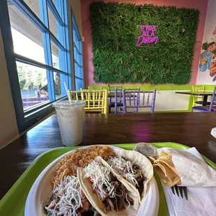 3 Tacos and horchata