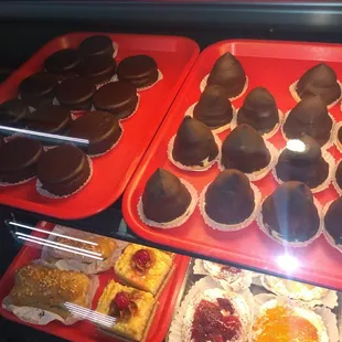 Alfajores y facturas