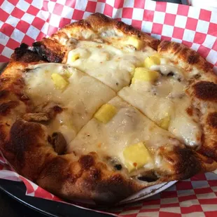 Mushroom &amp; pineapple pizza