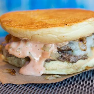 a cheeseburger on a plate