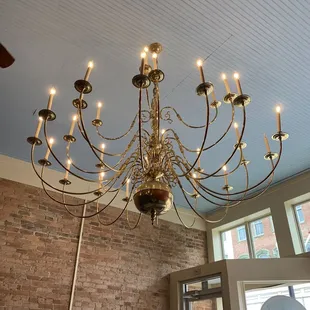 Biggest chandelier I&apos;ve seen in ages!!