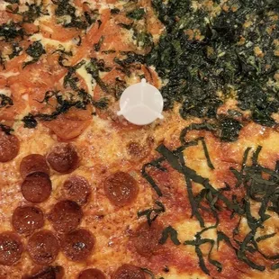 N APLES SAMPLER 1⁄4 Classic w/ one topping, 1⁄4 White, 1⁄4 Green &amp; 1⁄4 Fresh Mozzarella