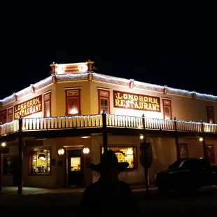 I found a spoopy ghost in my picture.