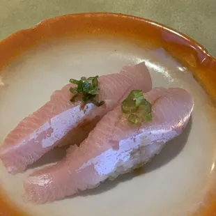 Yellow tail nigiri