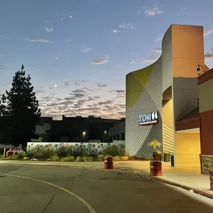 Tomi Sushi &amp; Seafood Buffet at night