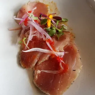 Seared Garlic Tuna Carpaccio