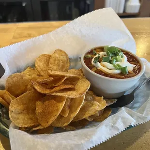 Cup 4X4 Chili (comes with chips)