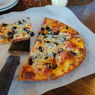 Thin crust pizza