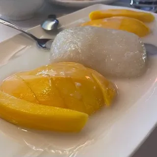 Sweet Sticky Rice with Pineapple