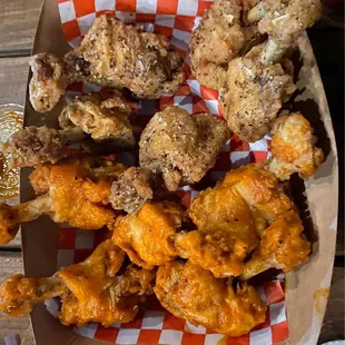 5pc Lemon Pepper and 5pc Buffalo - Best Wings! Worth the wait.