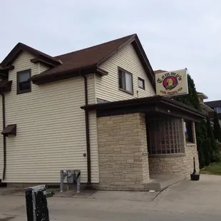 Tommy's Bar and Grill