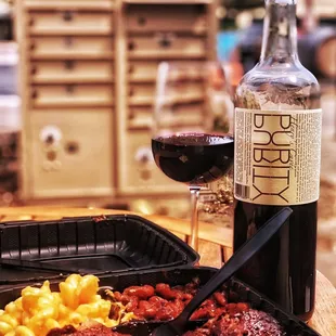 Within walking distance of Tommy's down Marina Bay is Purity Wine. This natural Syrah went nicely with Tommy's bbq :-)