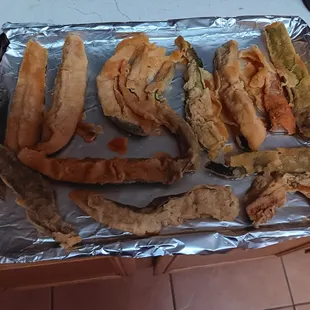 a tray of fried food