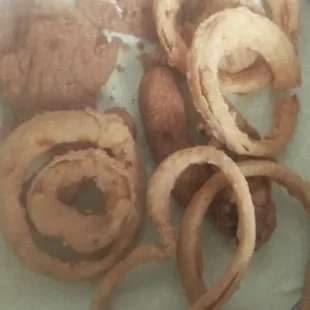 Pay $9 this is what your gonna get! the onion rings were apparently suppose to go with my dad's order!