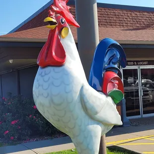 a rooster statue