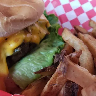Jalapeno Cheddar Burger w/Fries