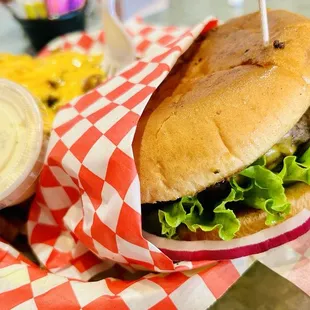 Cheeseburger with Frog Fries