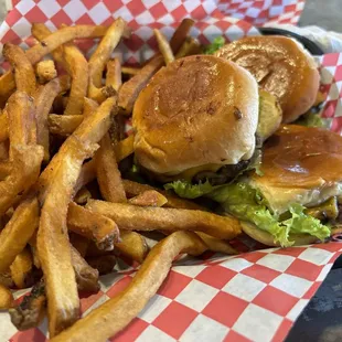 Mini Burgers (comes with fries and 3 mini burgers)