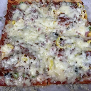 Supreme 6 cut with extra cheese