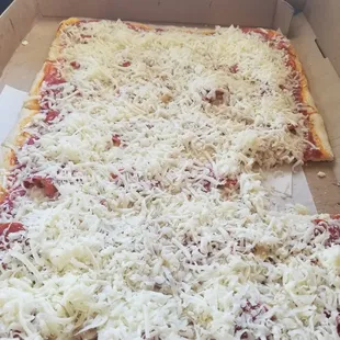 Full tray with pepperoni, mushroom and extra cheese