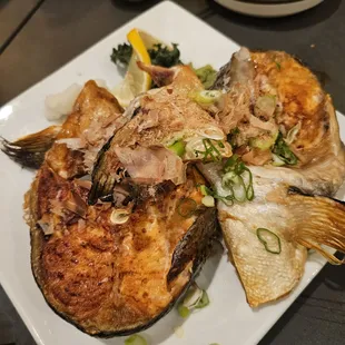 Salmon Kama (4/5) huge portion