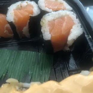 6 Piece Salmon Roll