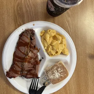 brisket lunch plate with jalapeño mac and cheese