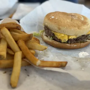 Single cheese with fries