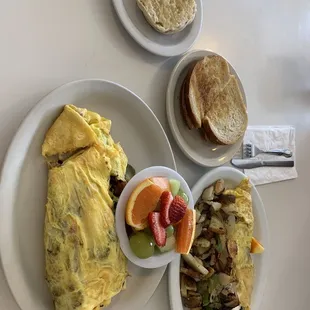 The spinach special and ticket agent omelettes.  They come with a starchy side and toast.