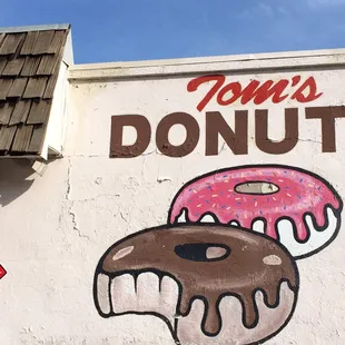 donuts painted on a wall