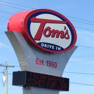 a large sign for tom's drive - in