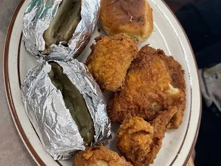 Tom's Family Restaurant