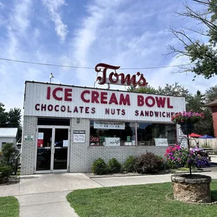 the front of tom's ice cream bowl