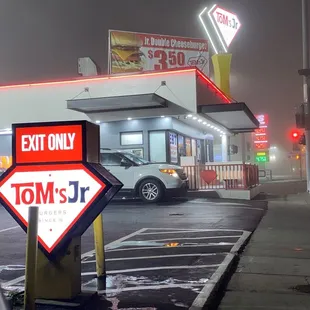 The Toms Jr on Imperial and Long Beach got a face lift and a few new signs