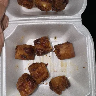 Burnt mozzarella bites that were suppose to be mozzarella sticks for $9.00 They need to update their menu as well.