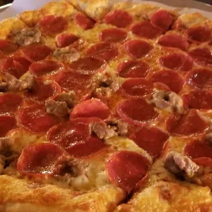 Pepperoni and half sauage. Great pizza