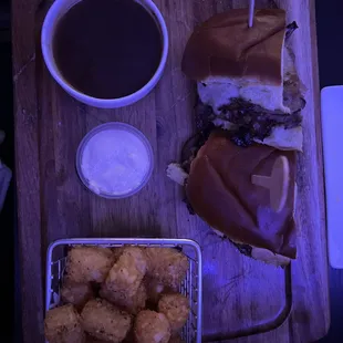 Prime rib dip with tater tots