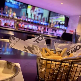 Their basket crispy fries are perfecto