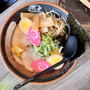 R4. Tonkotsu Classic Ramen