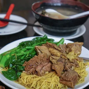 Beef Brisket Lo Mein - IG: @nelson_eats