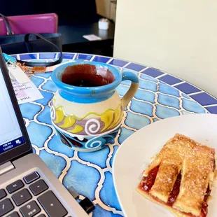 Horchata Latte + Cubanito de guava con queso