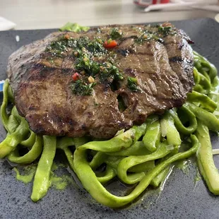 a steak and green beans