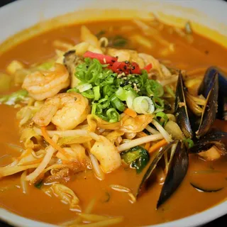 SPICY SEAFOOD RAMEN