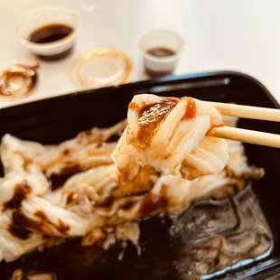 Rice noodles with pork