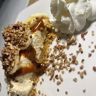Banana/cajeta cheesecake. Chef&apos;s kiss 10/10