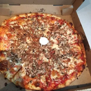 16 inch pizza with mushrooms and sausage
